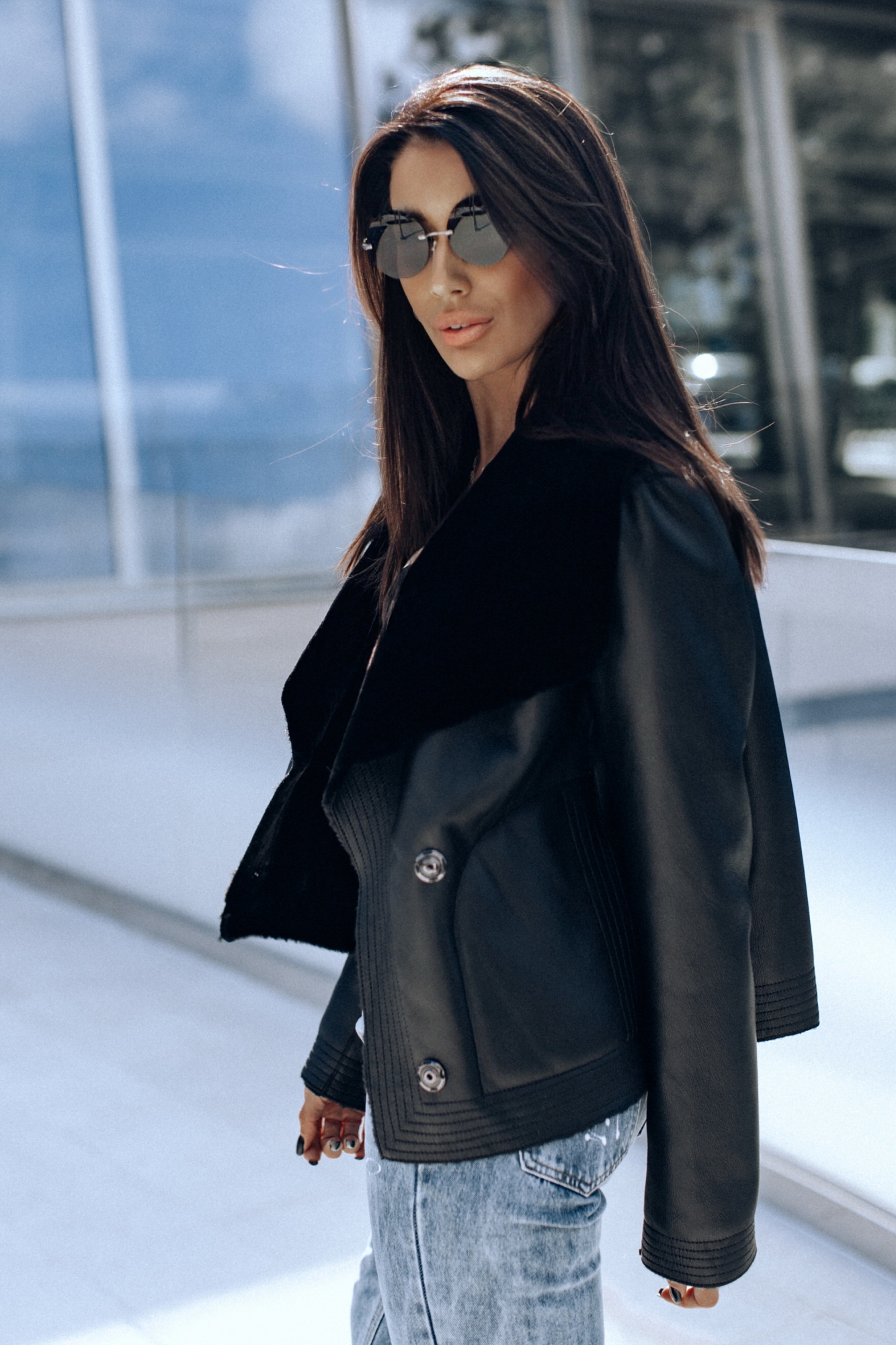 Стильная черная экодубленка