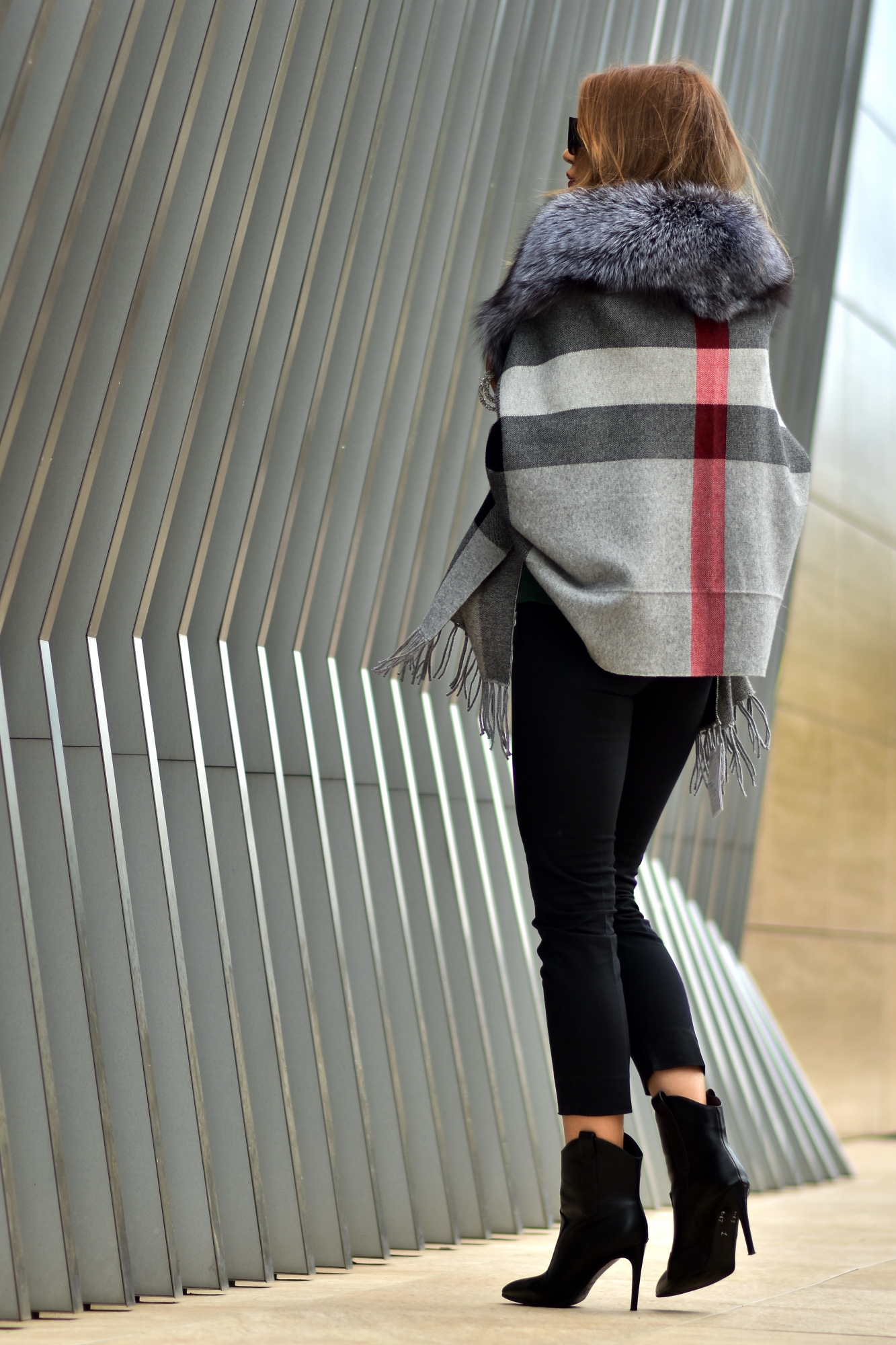 Пончо с мехом чернобурки