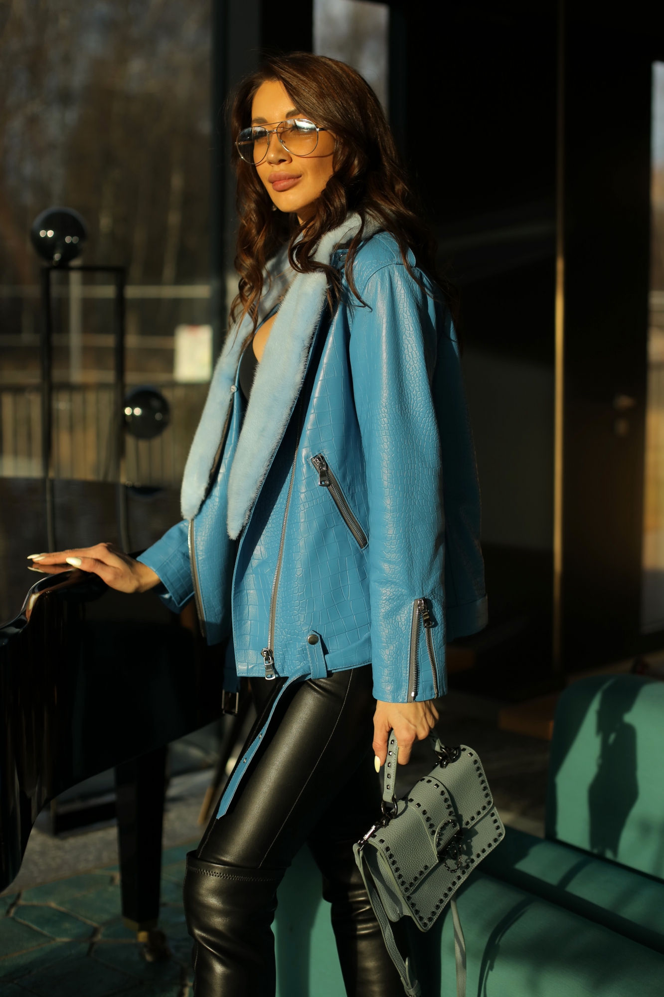 Популярная кожаная куртка под питона