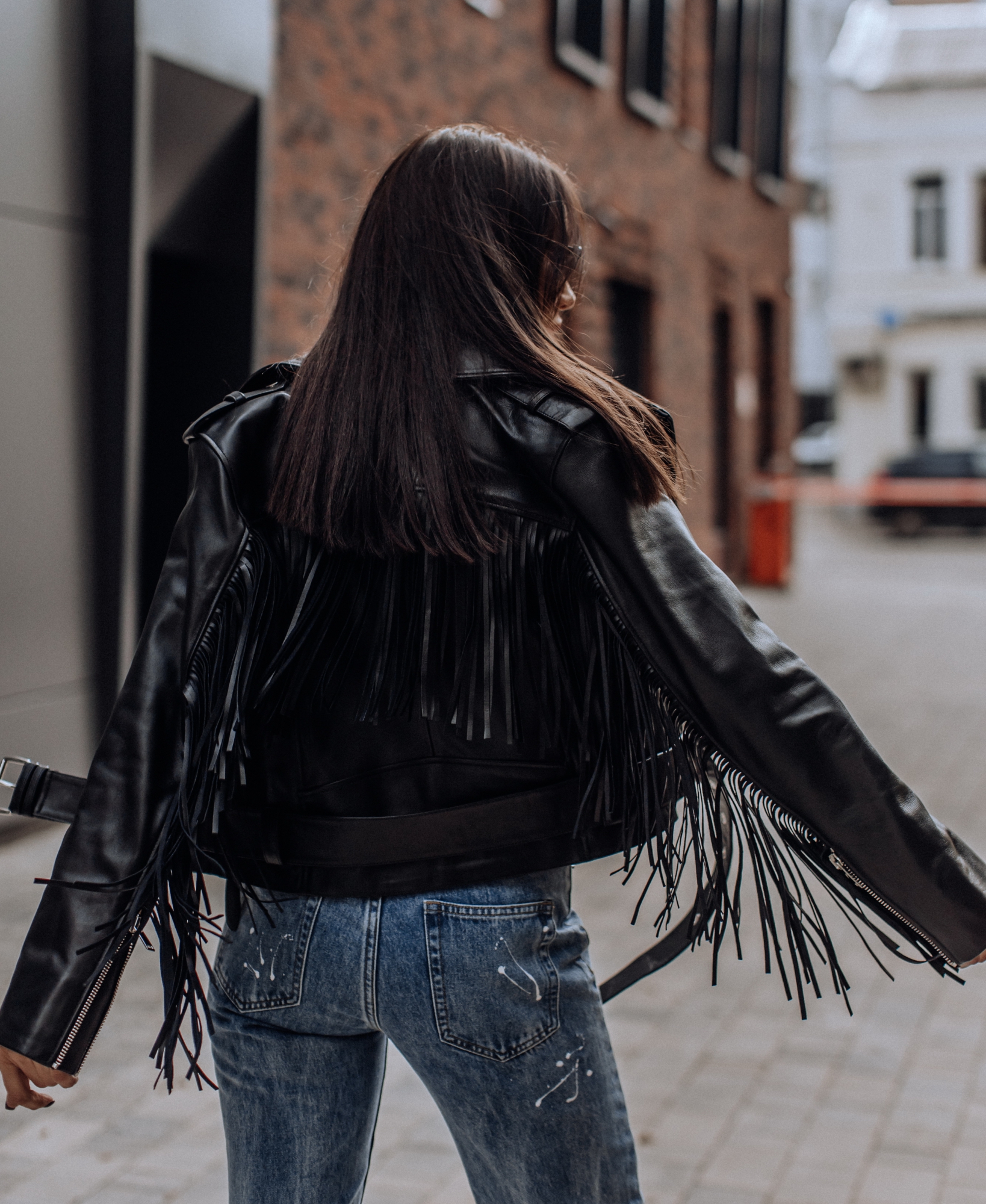 Укороченная косуха с бахромой