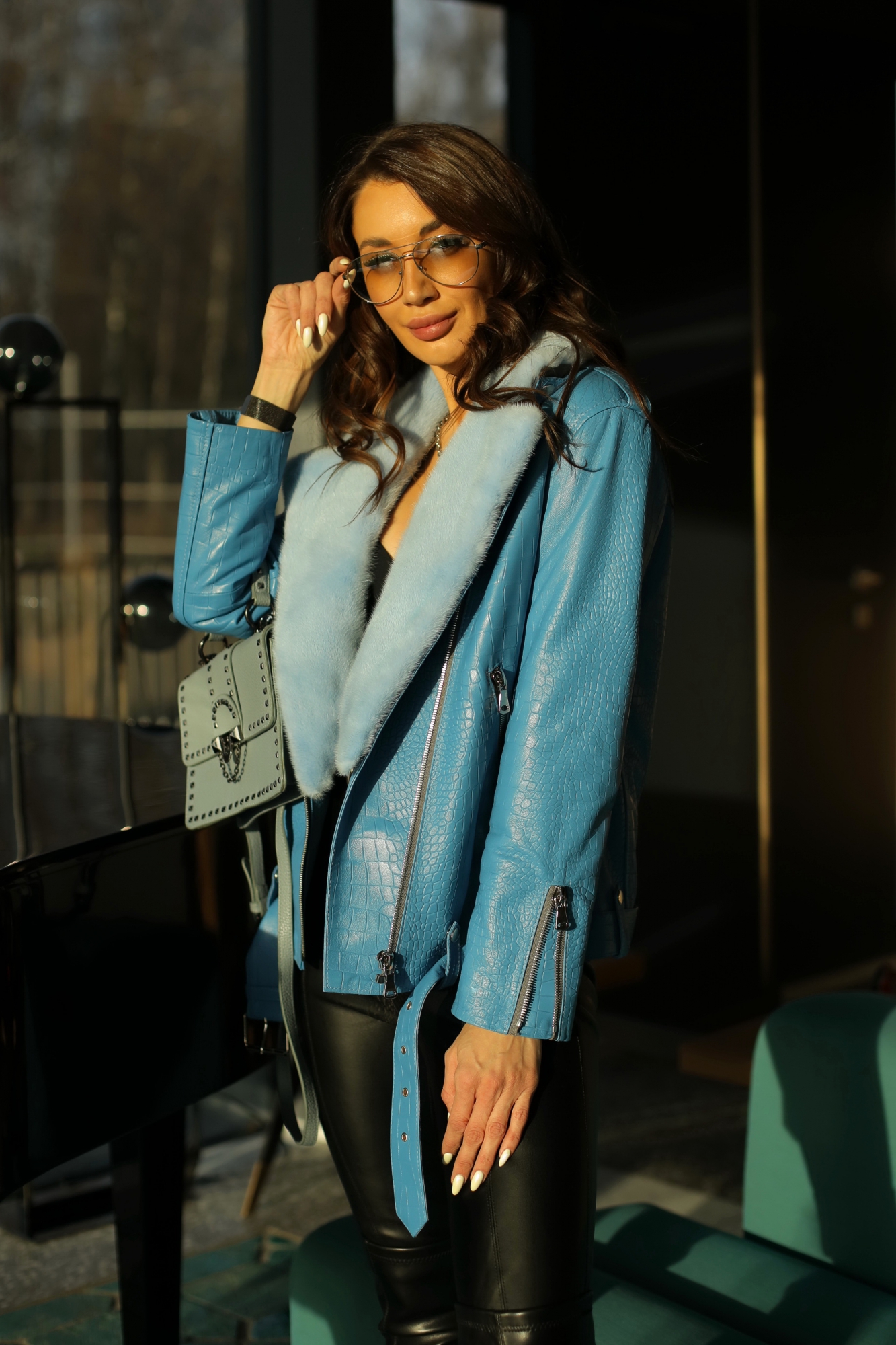 Популярная кожаная куртка под питона