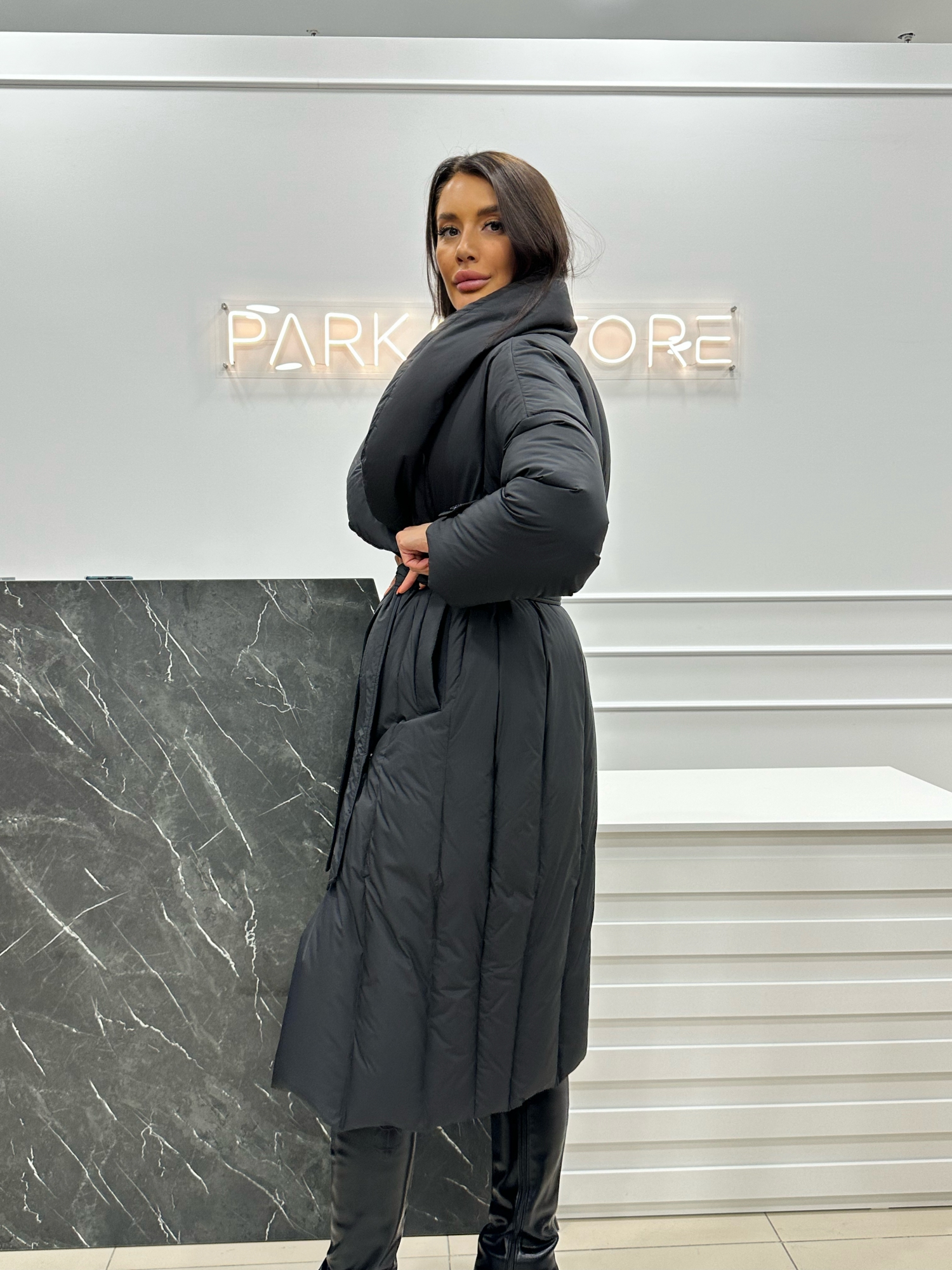 Классический пуховик в черном цвете