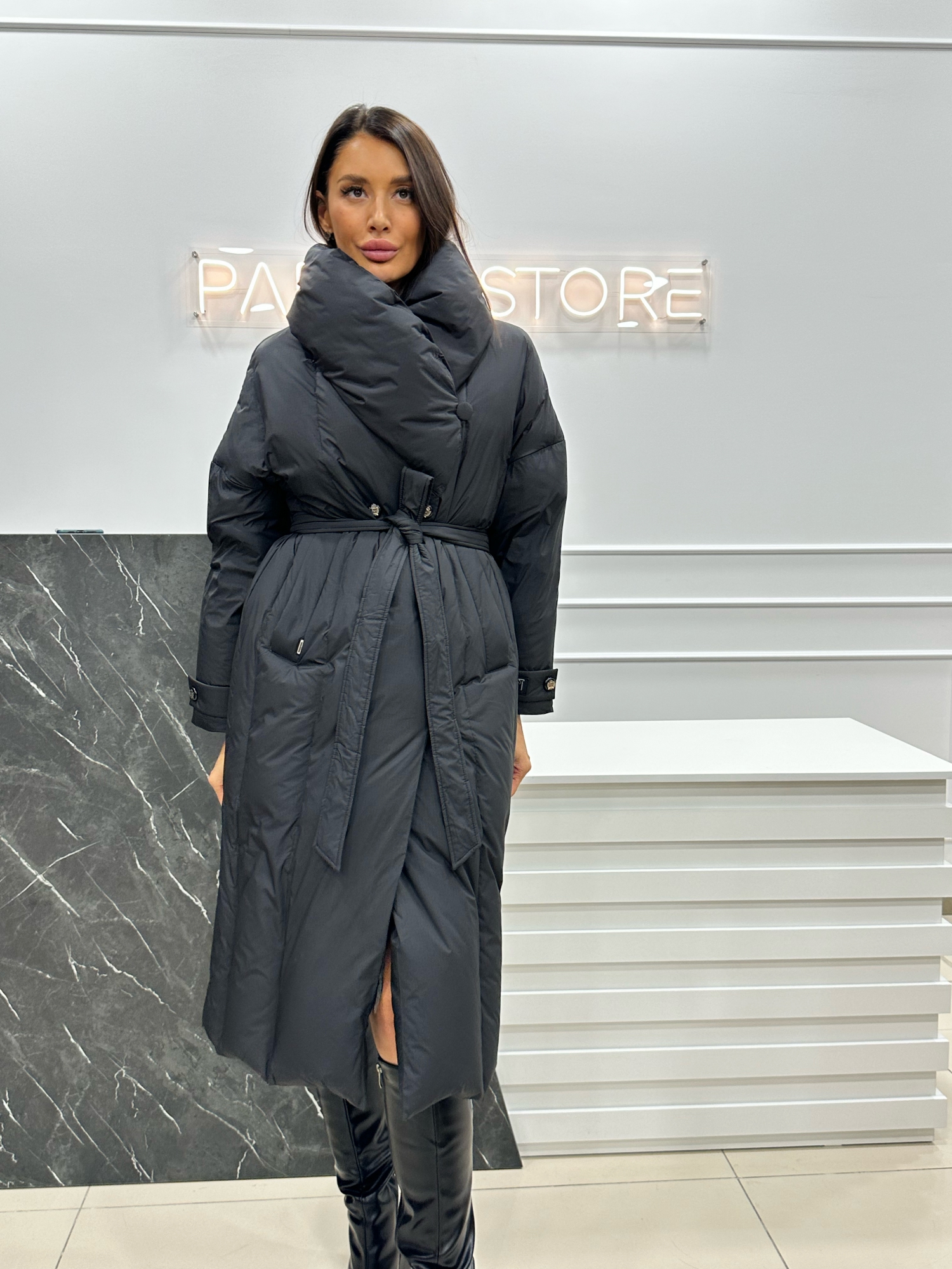 Классический пуховик в черном цвете