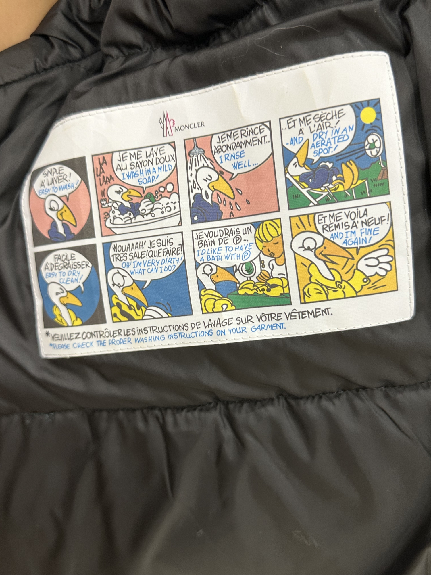 Короткий пуховик в зеленом цвете