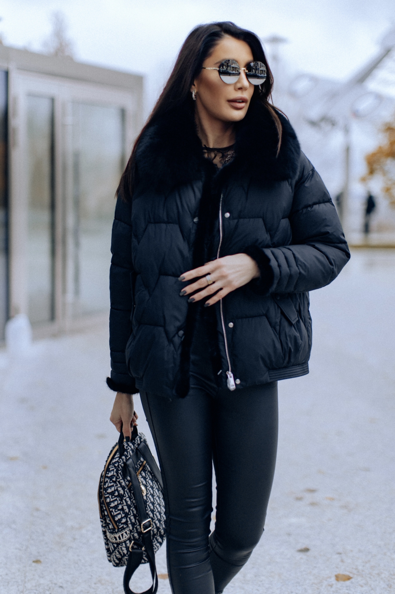 Пуховик с мехом песца