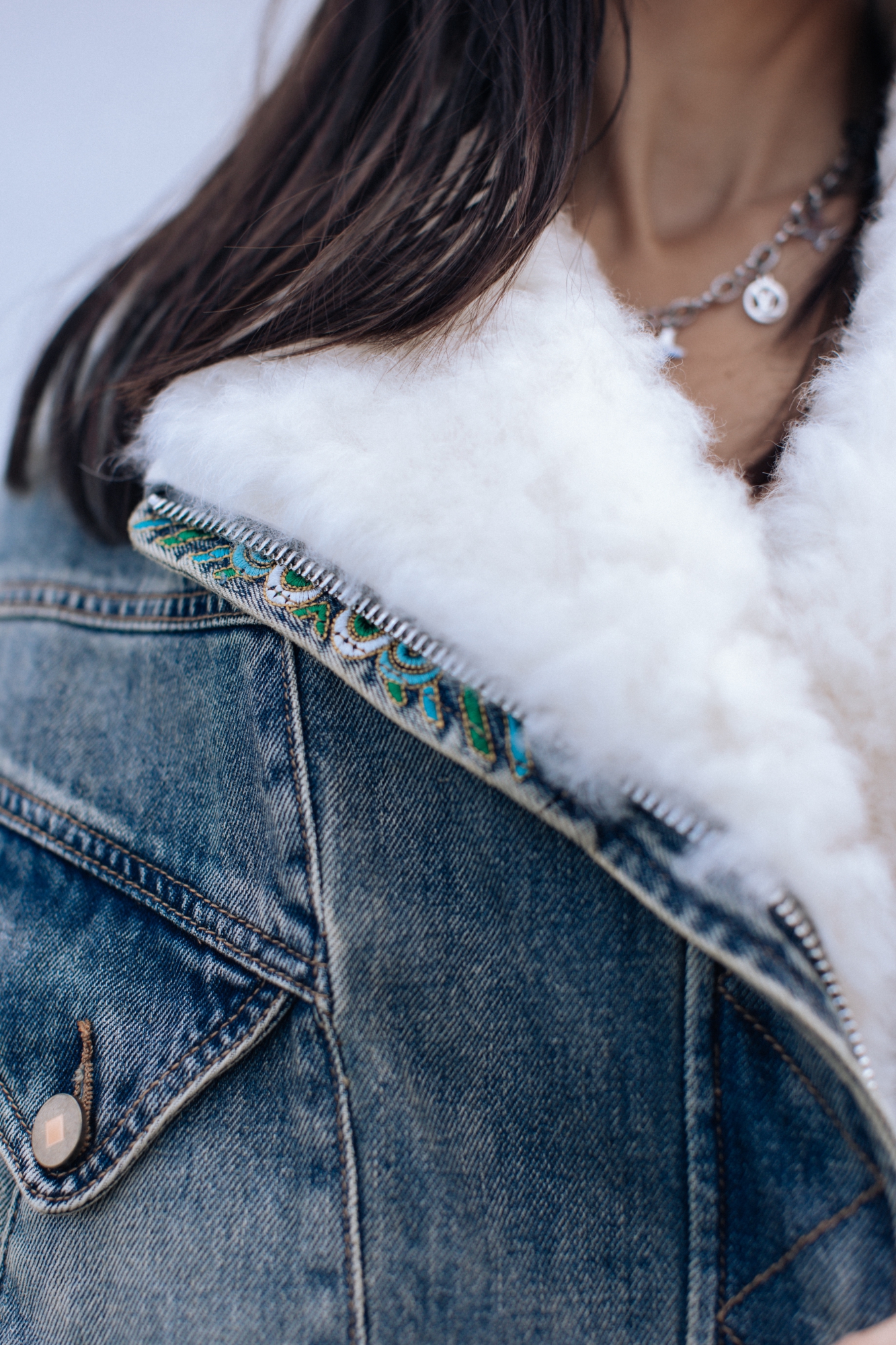 Джинсовая курточка с овчиной