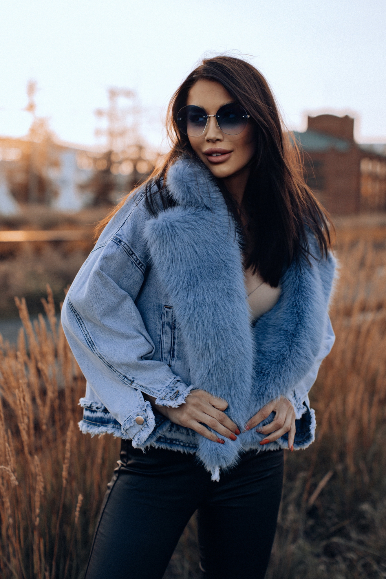 Джинсовка с экомехом под енота