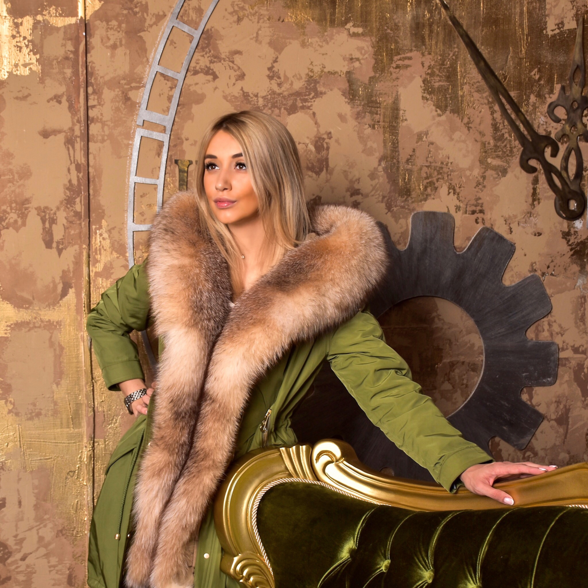 Шикарная зимняя парка с мехом лисы