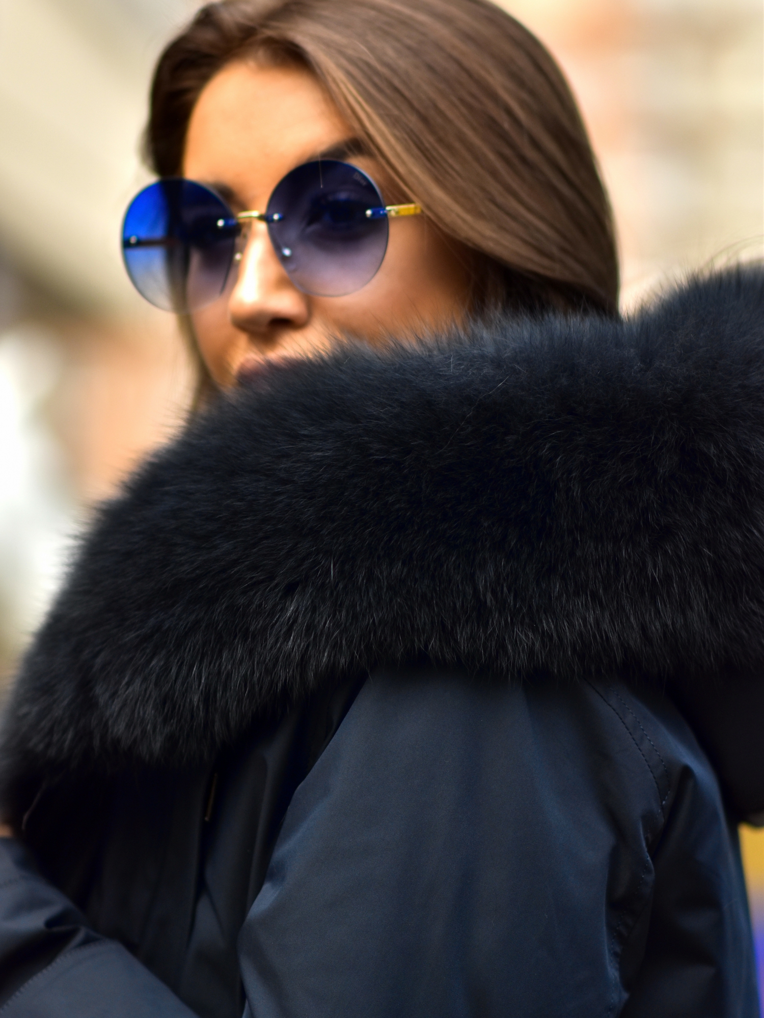 Синяя парка с мехом песца.