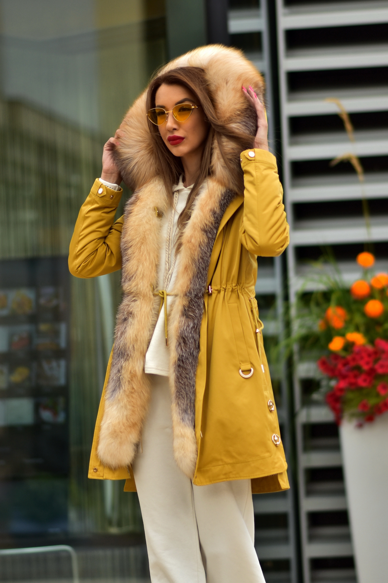 Зимняя парка горчичного цвета с лисой