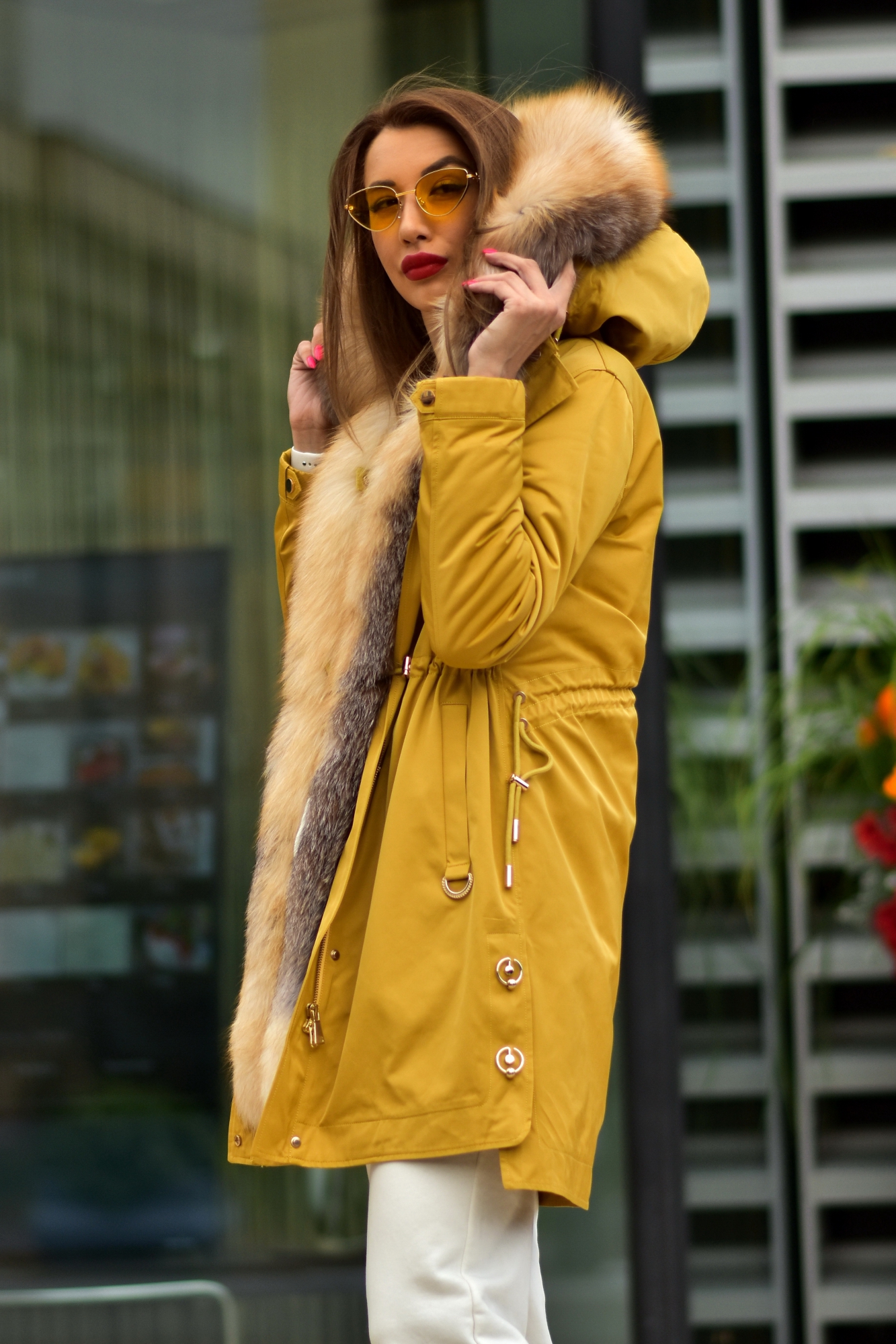 Зимняя парка горчичного цвета с лисой
