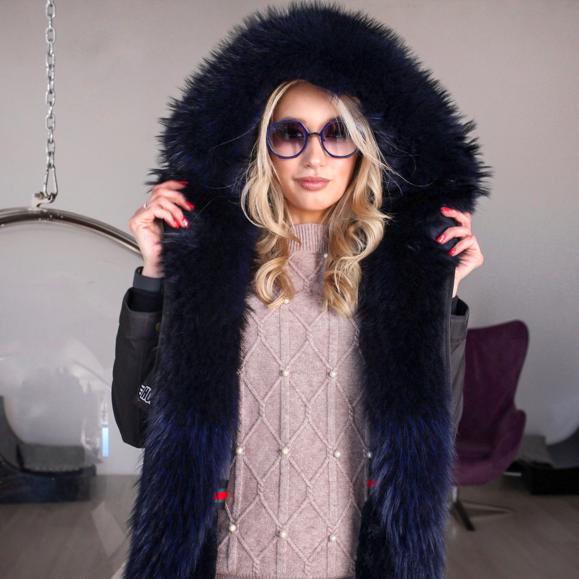 Парка с аппликациями и мехом енота