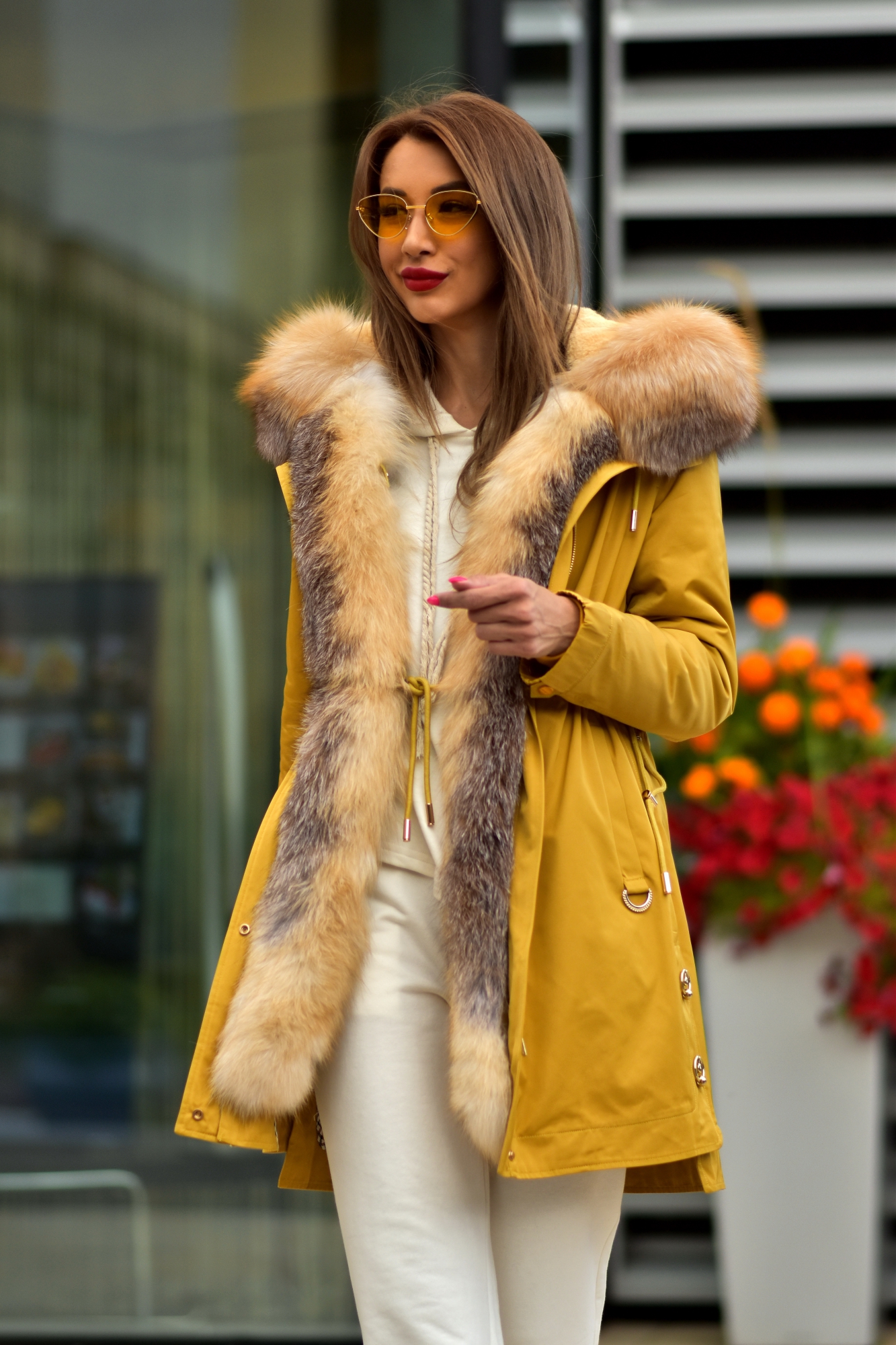 Зимняя парка горчичного цвета с лисой