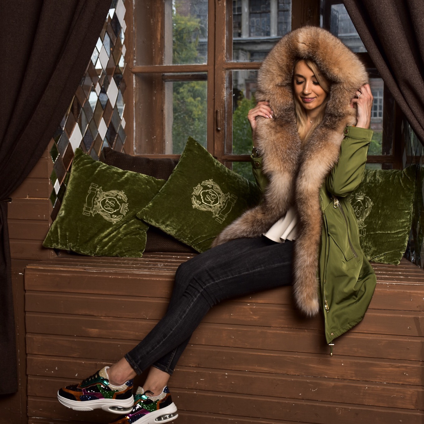 Шикарная зимняя парка с мехом лисы