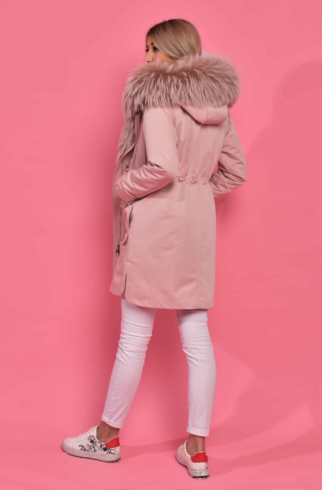 Парка пудрового цвета