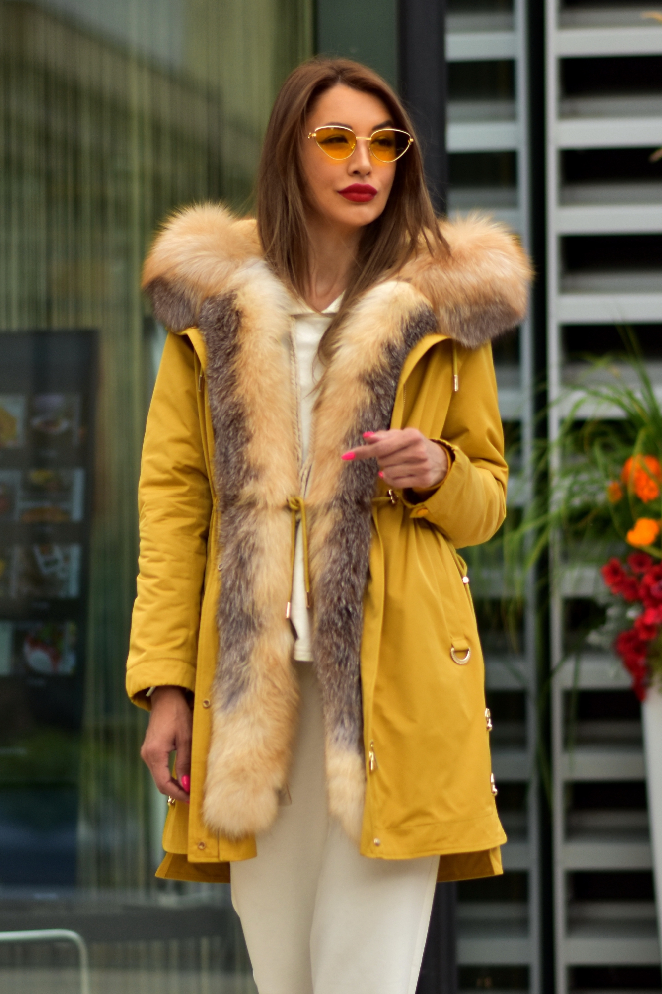 Зимняя парка горчичного цвета с лисой