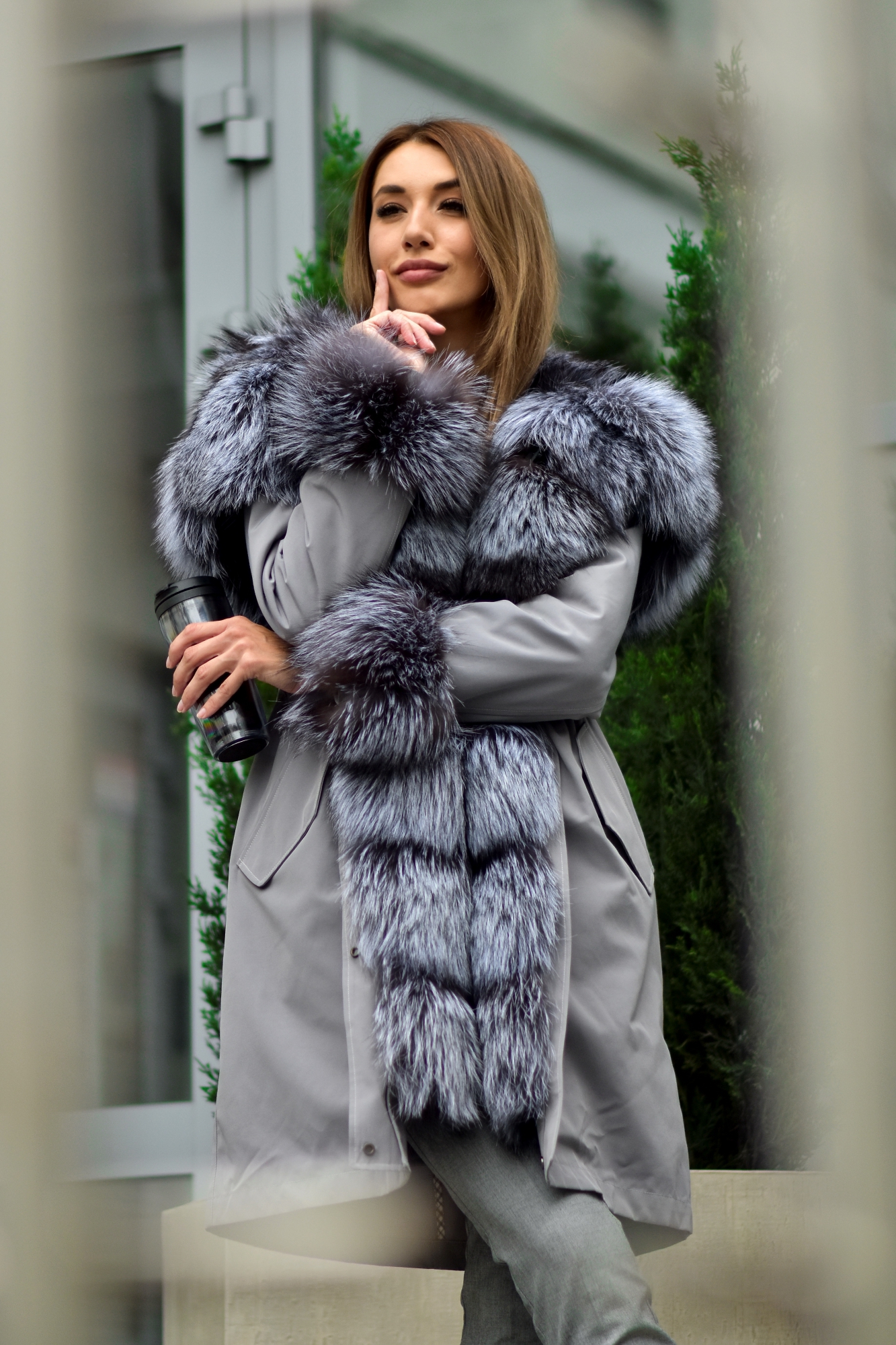 Женская парка с мехом чернобурой лисы