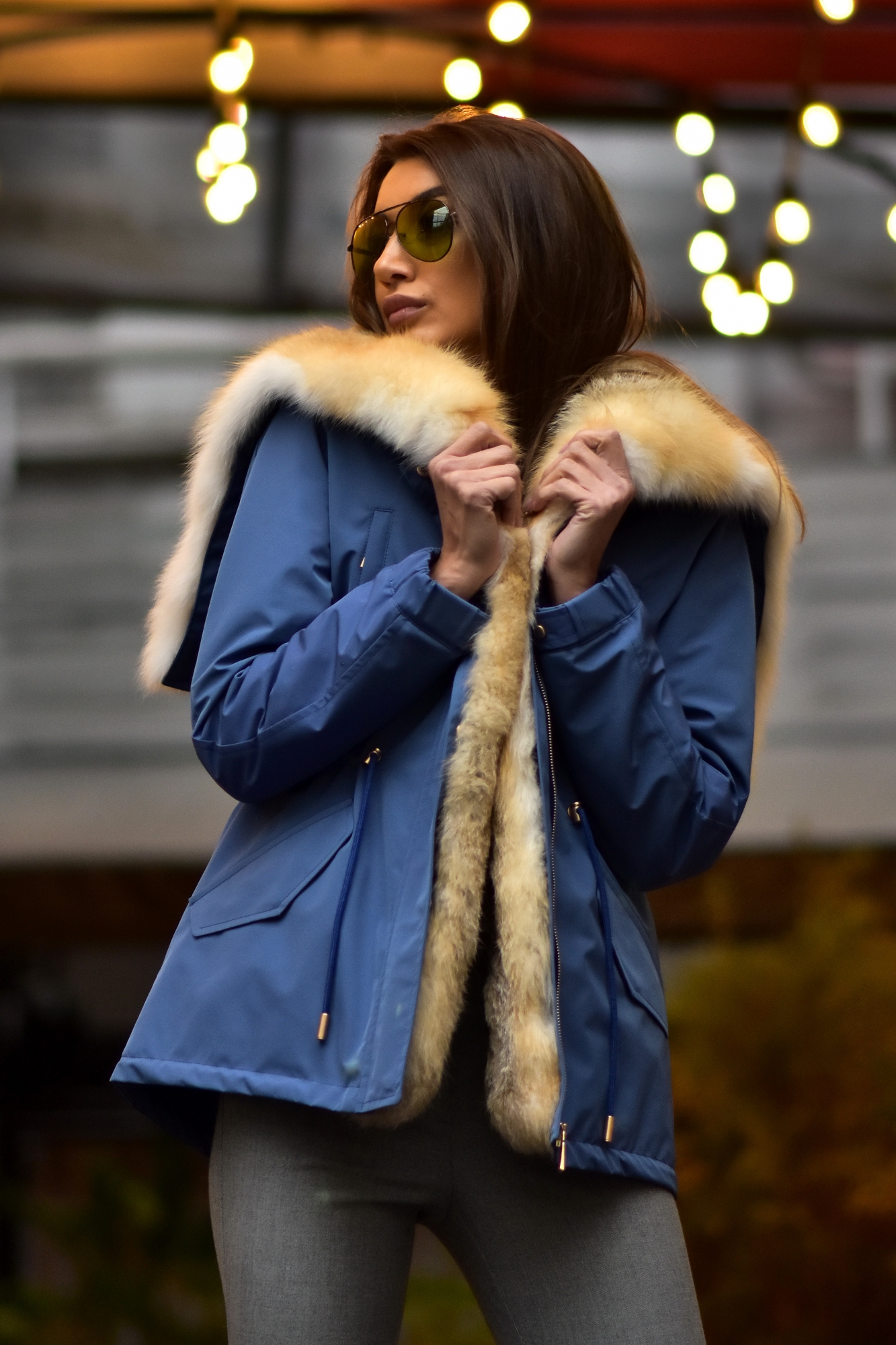 Стильная парка с меховым капюшоном