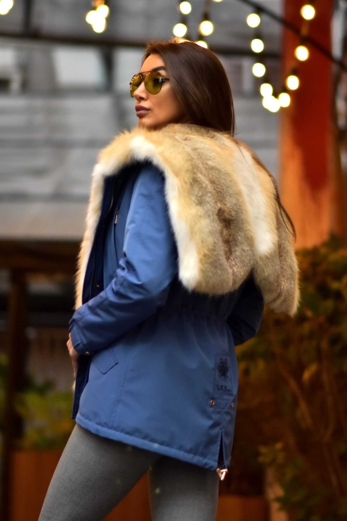 Стильная парка с меховым капюшоном