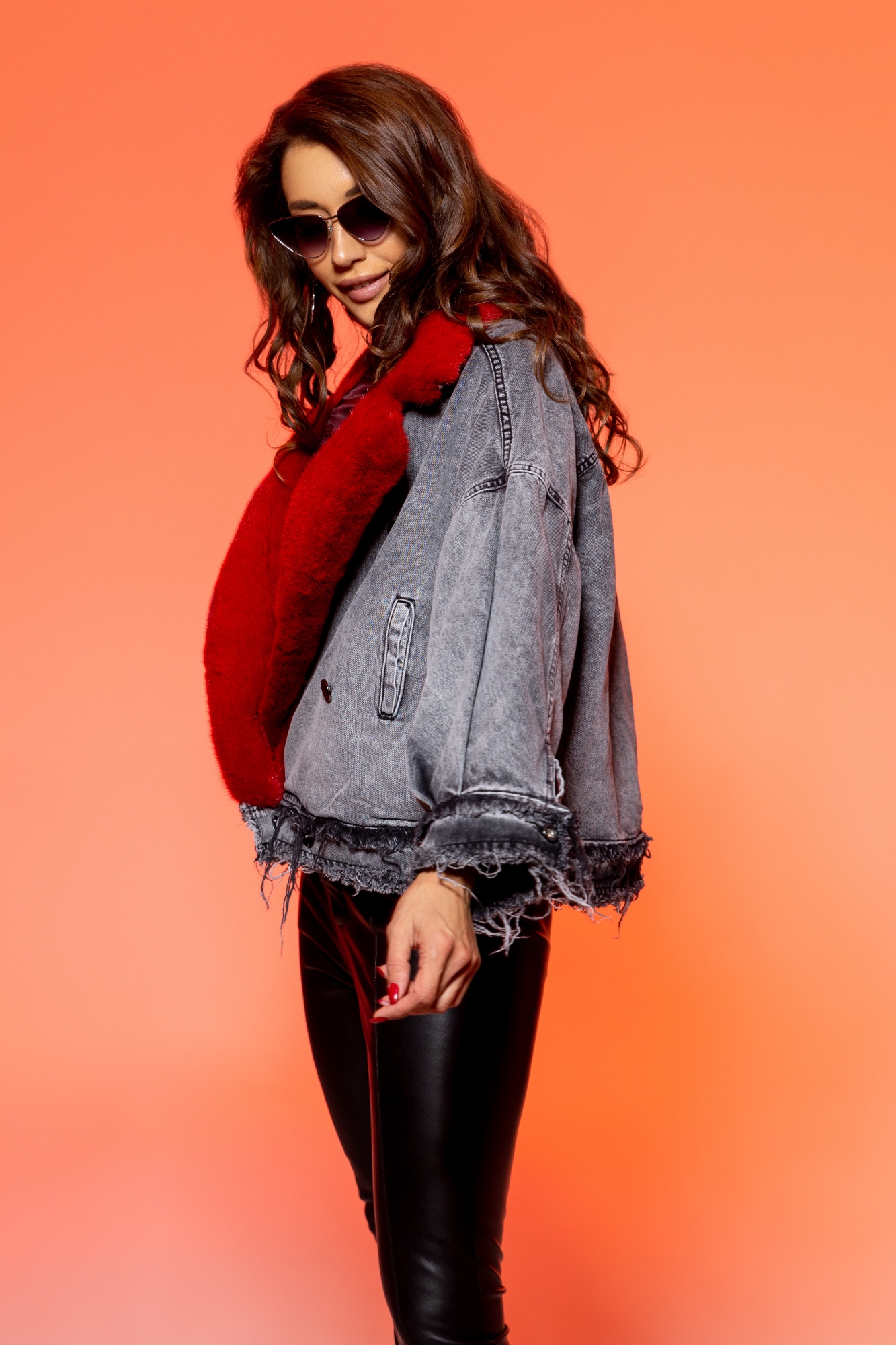 Демисезонная джинсовка с мехом красной норки