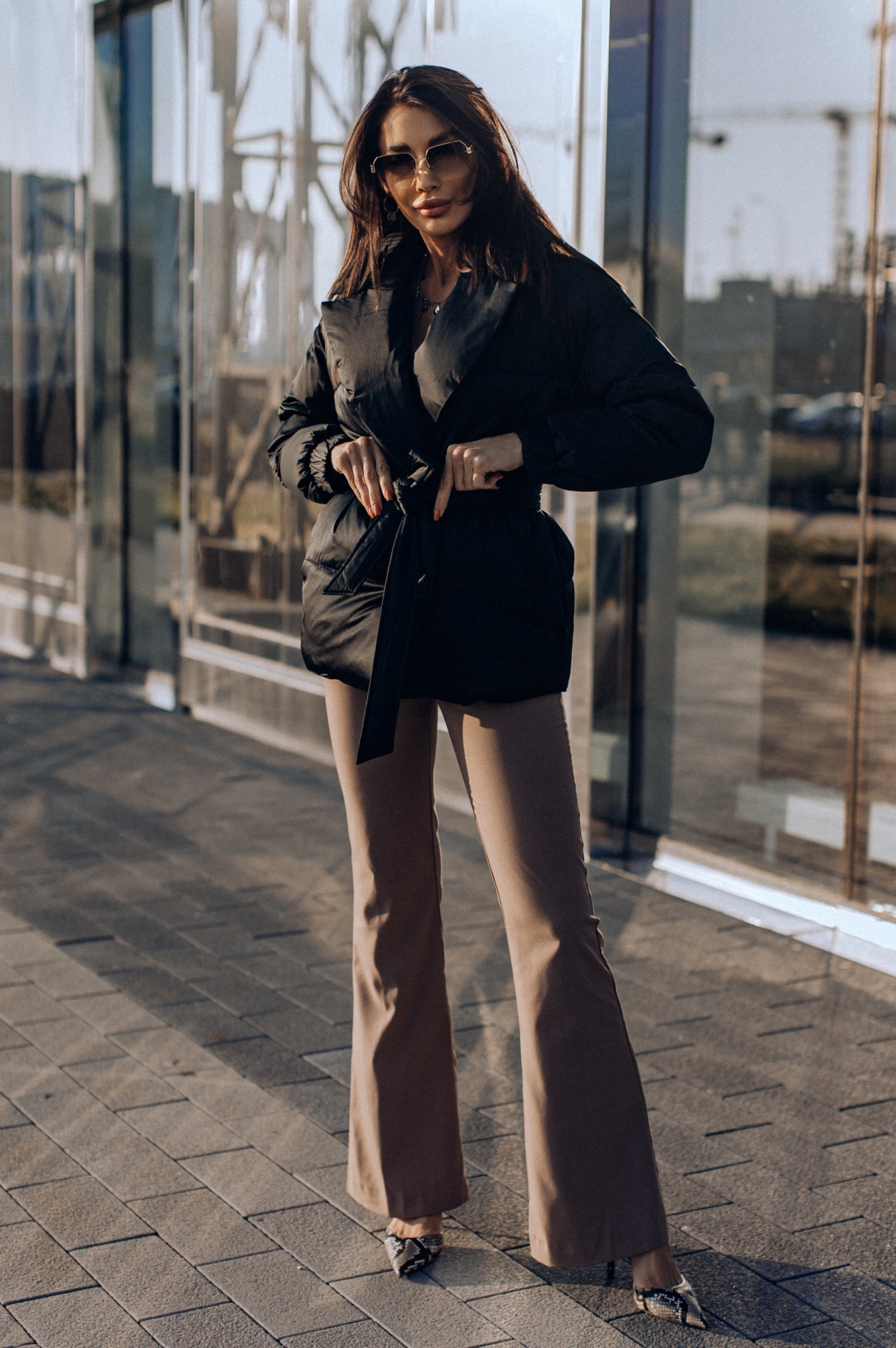 Короткая куртка в черном цвете