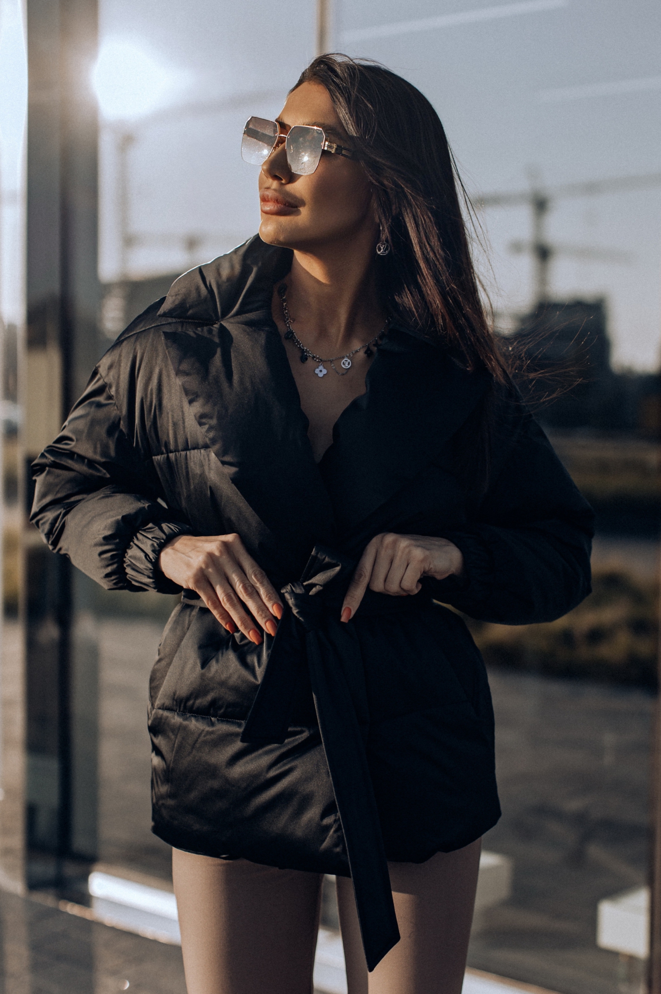 Короткая куртка в черном цвете