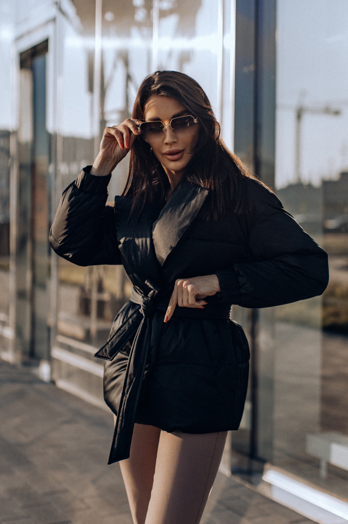 Короткая куртка в черном цвете