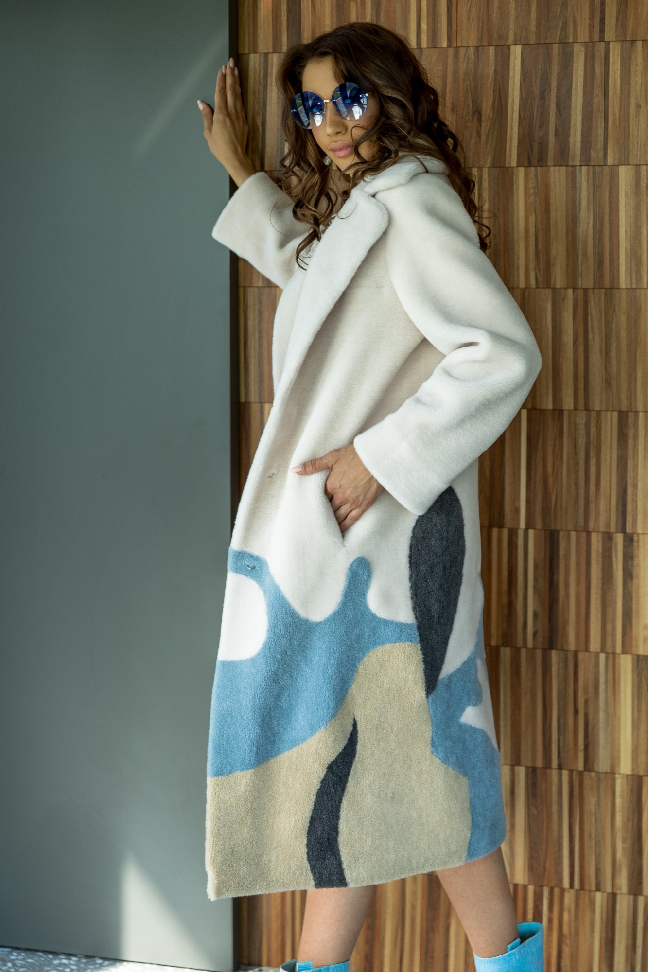 Пальто из шерсти с инкрустацией