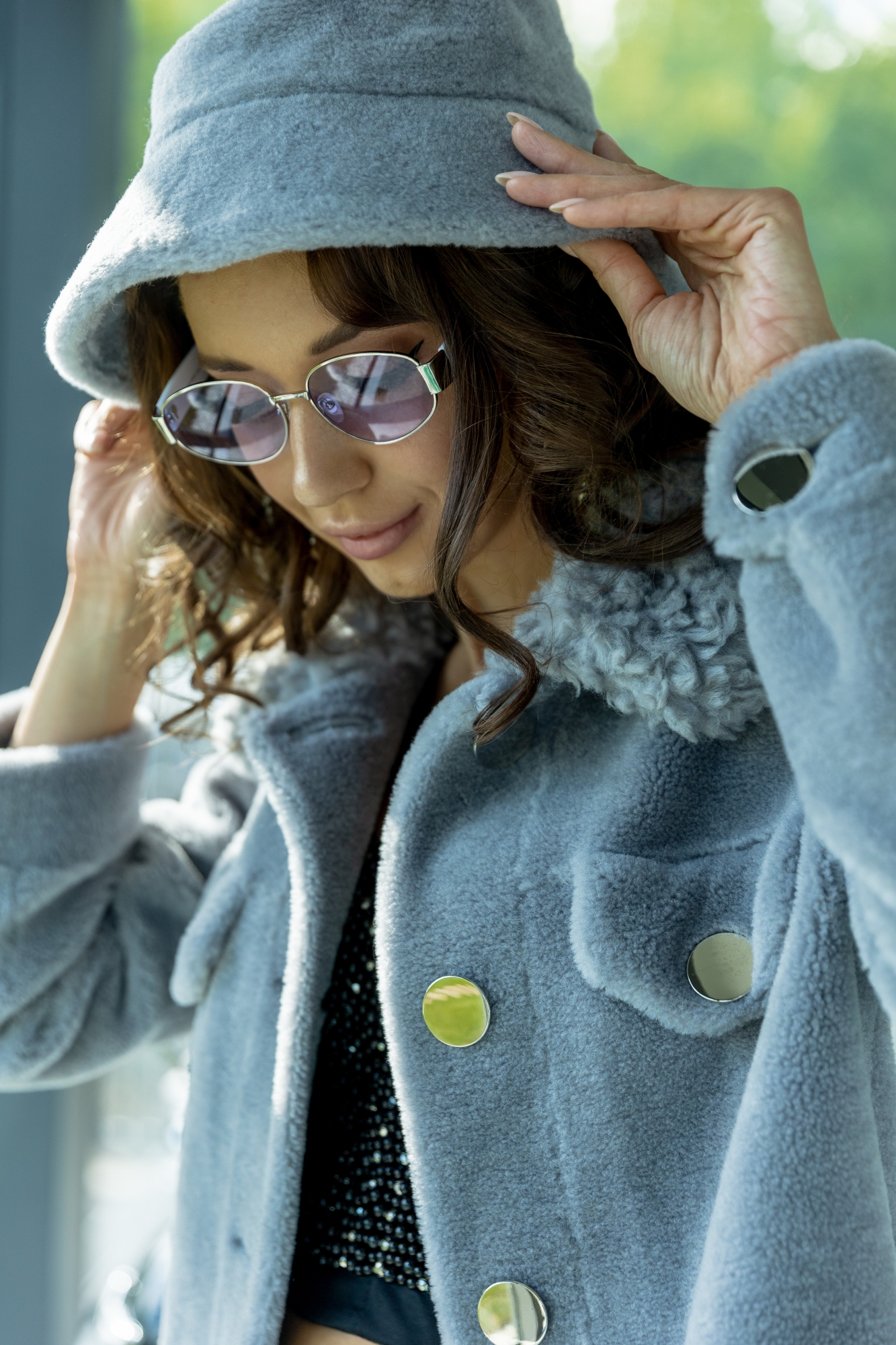 Укороченная шубка из шерсти с пуговицами