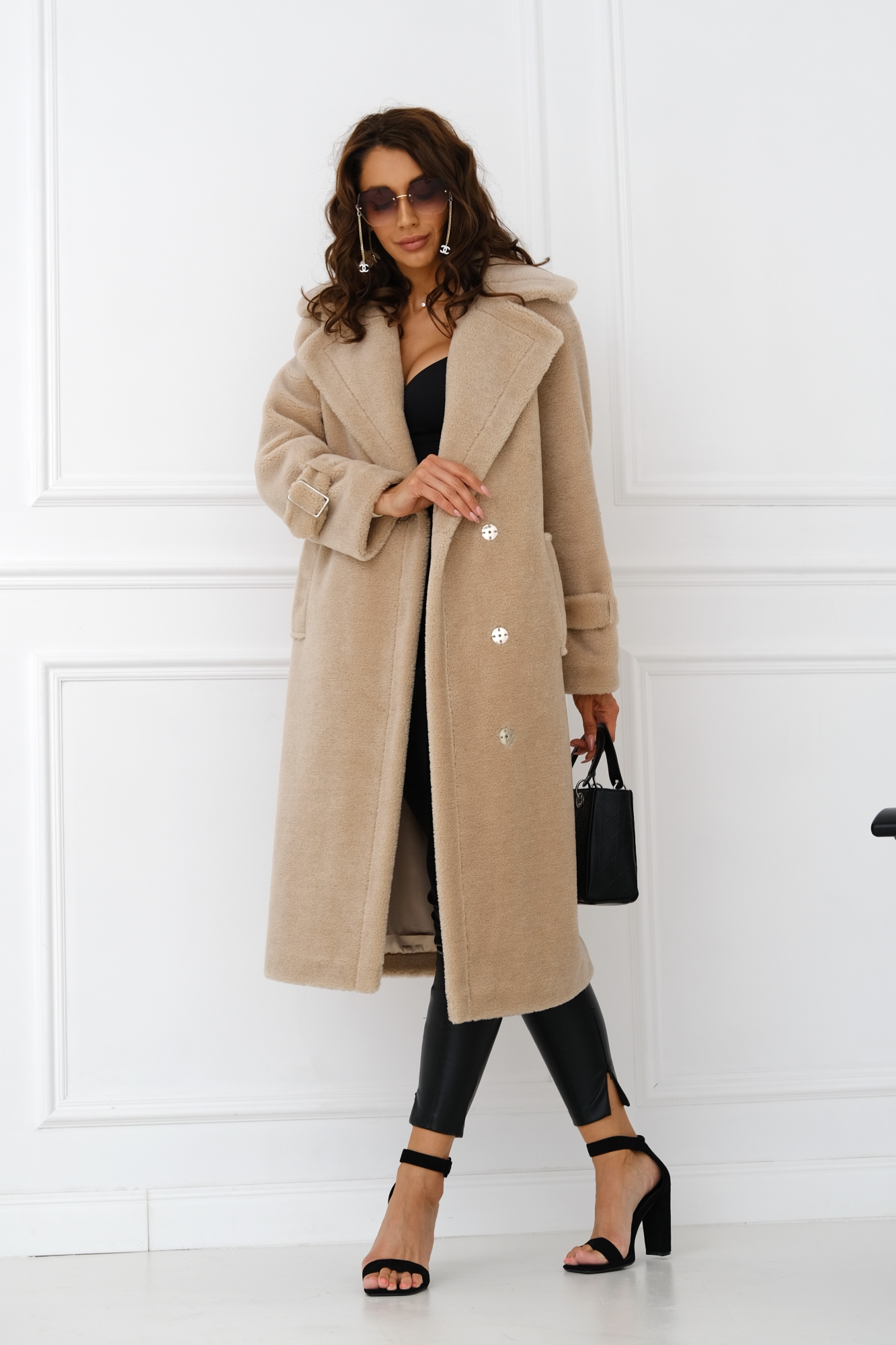 Классическое пальто-шуба из натуральной шерсти