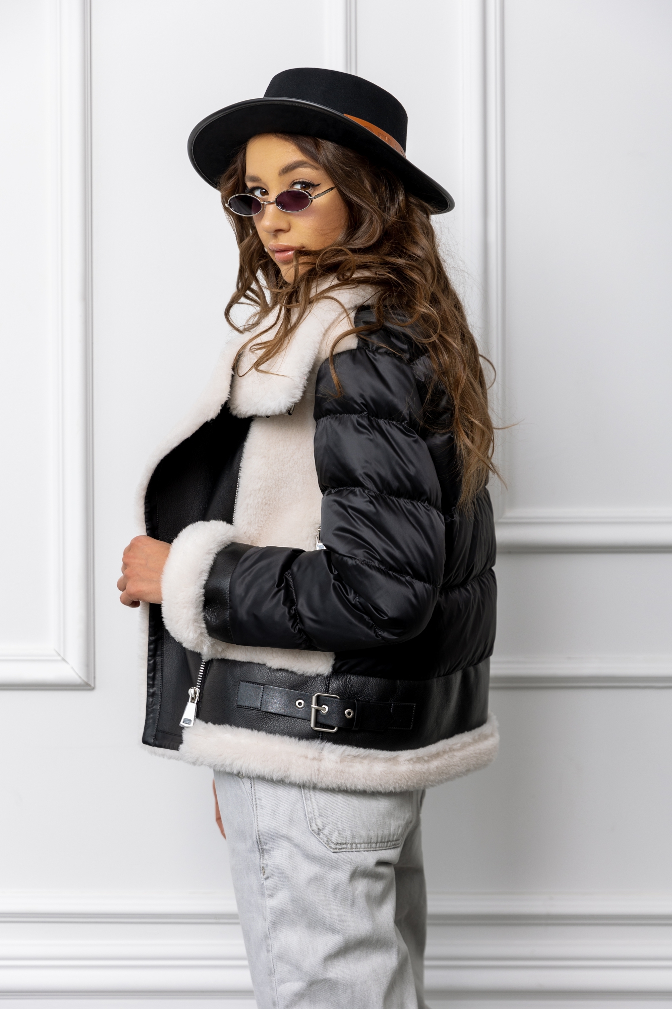 Комбинированная дубленка из овечьей шерсти и натуральной кожи.