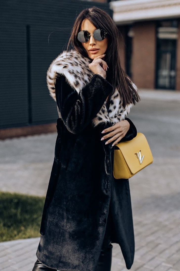 Шуба из экомеха с капюшоном