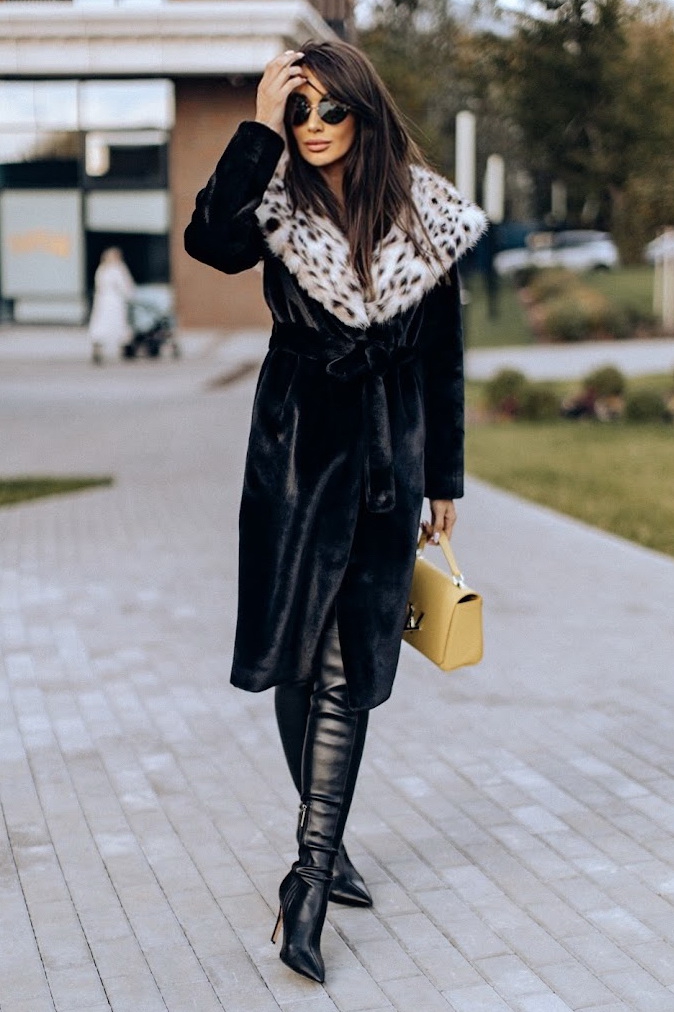 Шуба из экомеха с капюшоном