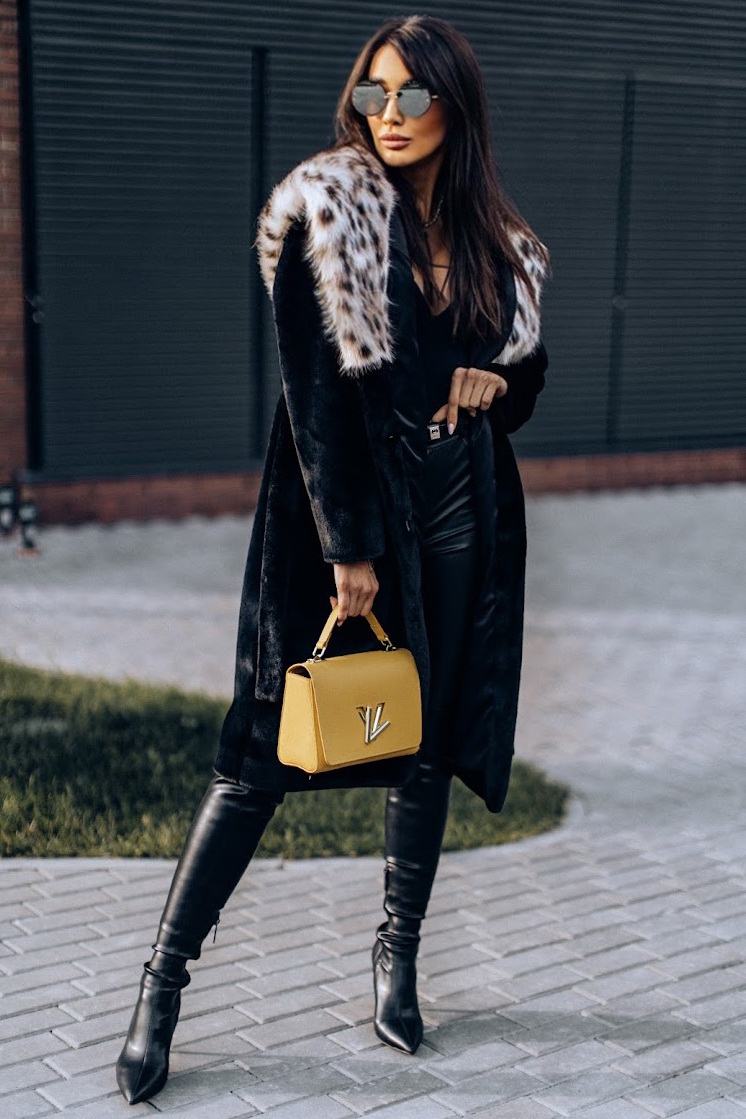 Шуба из экомеха с капюшоном