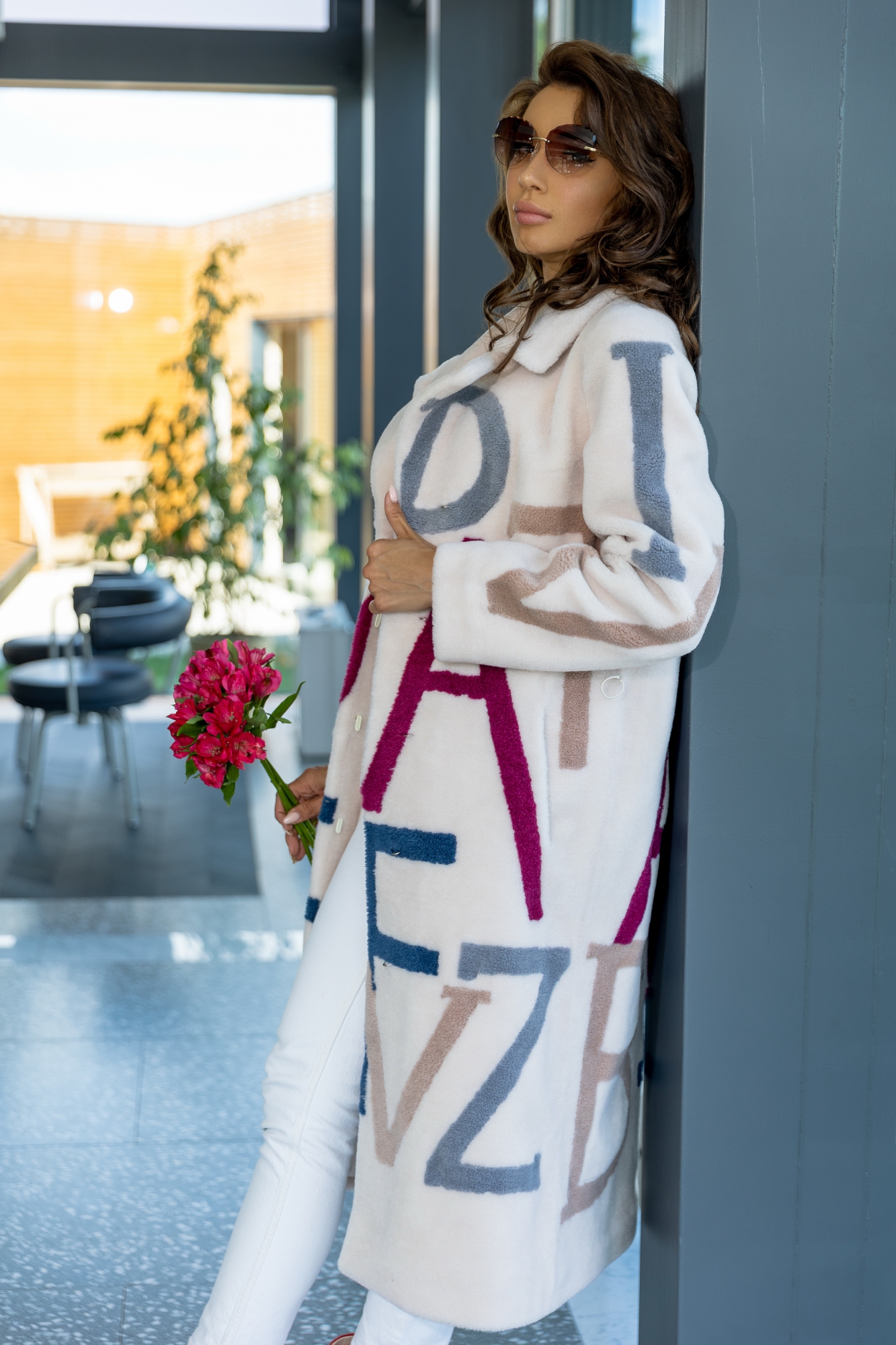 Цветная шуба из шерсти с поясом