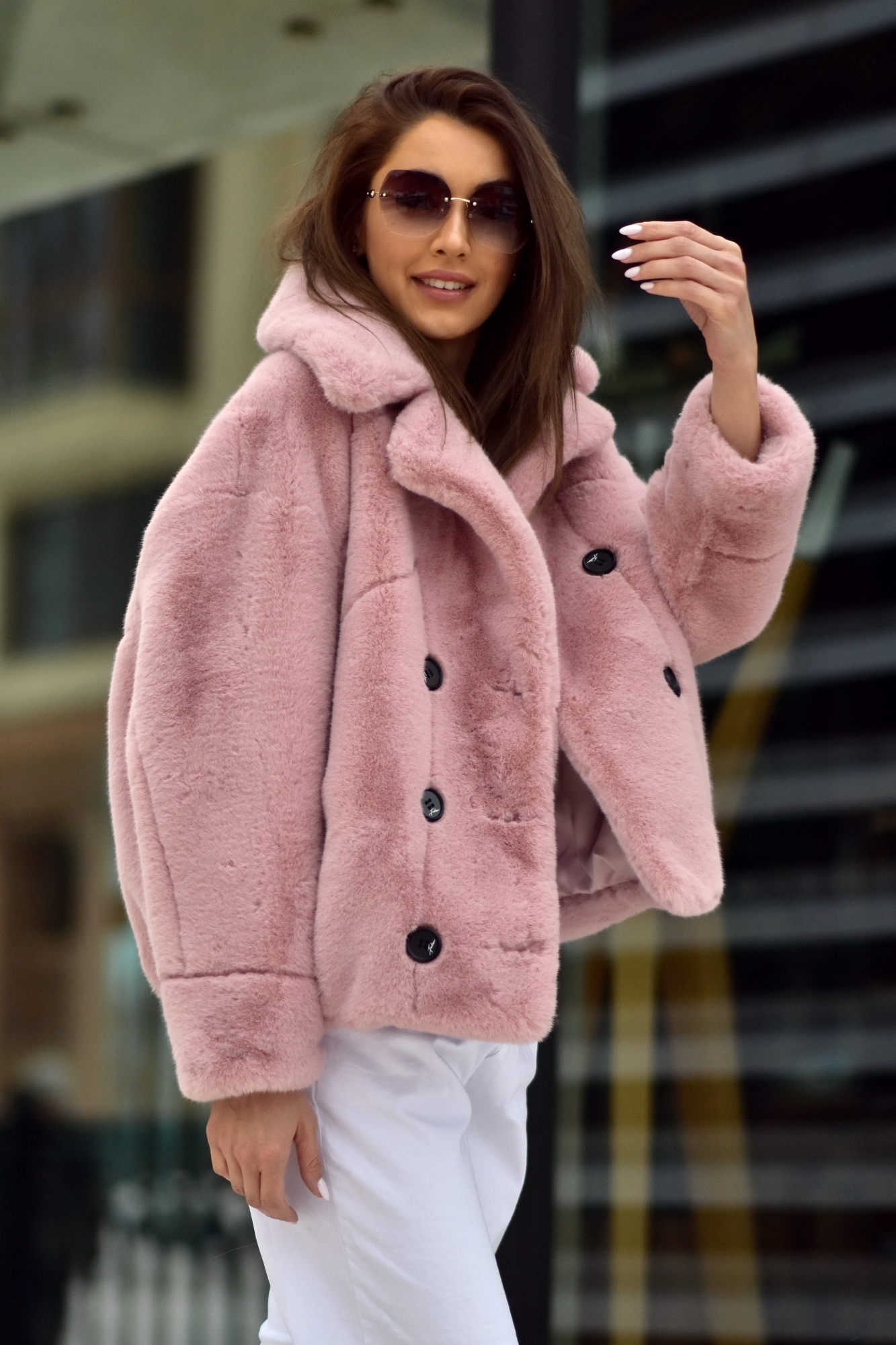 Стильная теплая шубка из шерсти