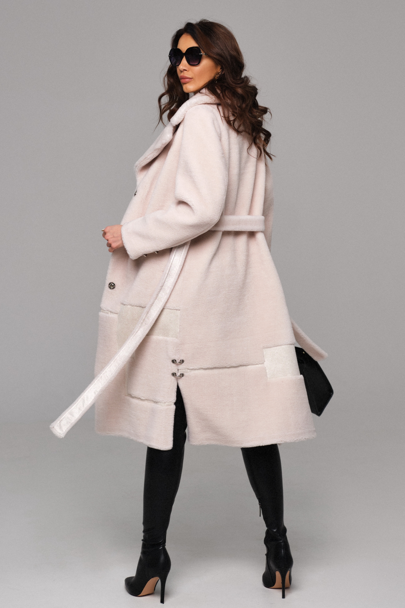 Шуба из шерсти фактурной выделки с колечками