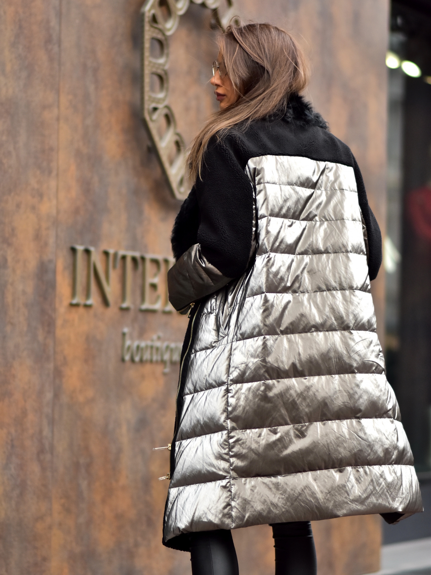 Комбинированное пальто цвета графит