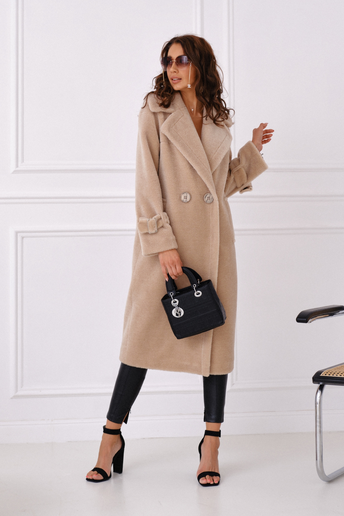 Классическое пальто-шуба из натуральной шерсти